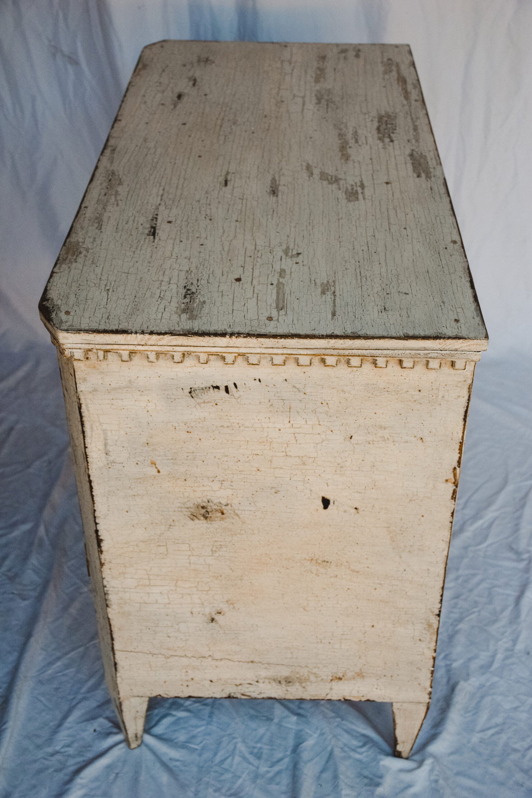 19th Century Swedish Chest of Drawers Style in Gustavian